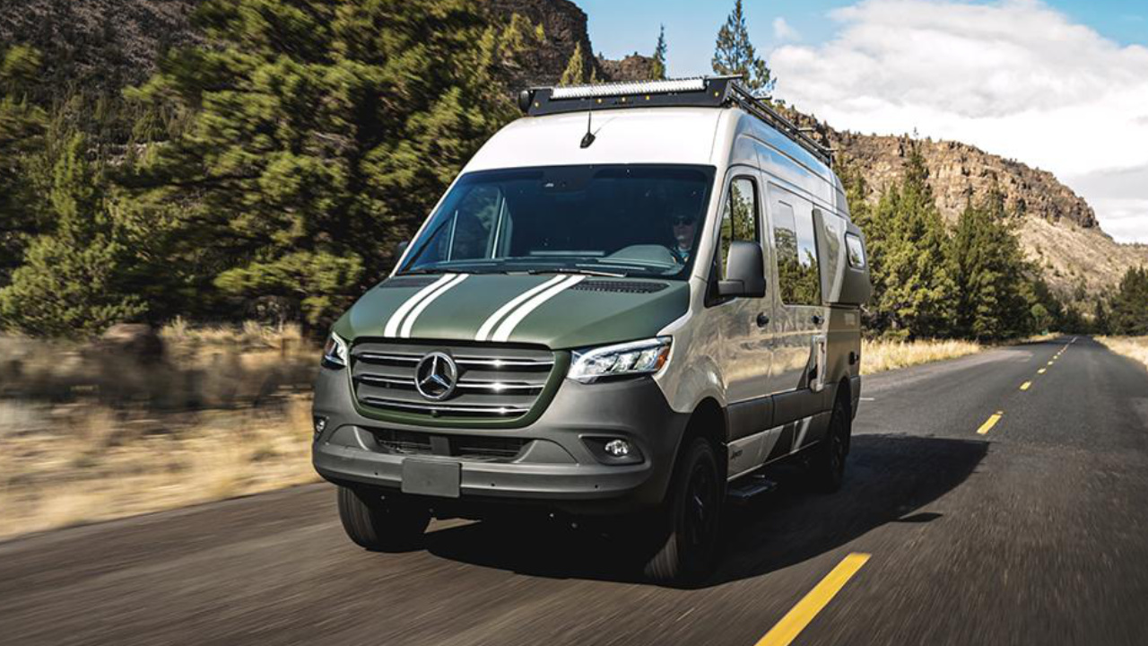 Vue du flanc d'un VR de classe B en excursion.