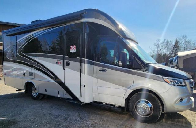 LS-J-3423G Neuf Entegra Coach Qwest 24L 2023 a vendre1