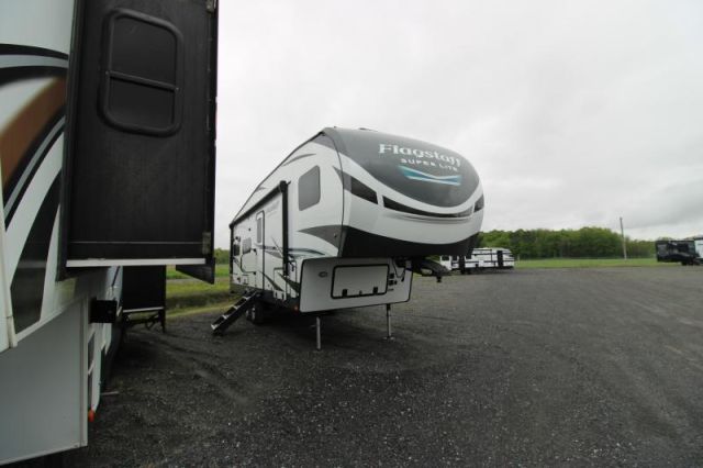 LS-AK-2685F Occasion Forest River Flagstaff 528RKS 2022 a vendre1
