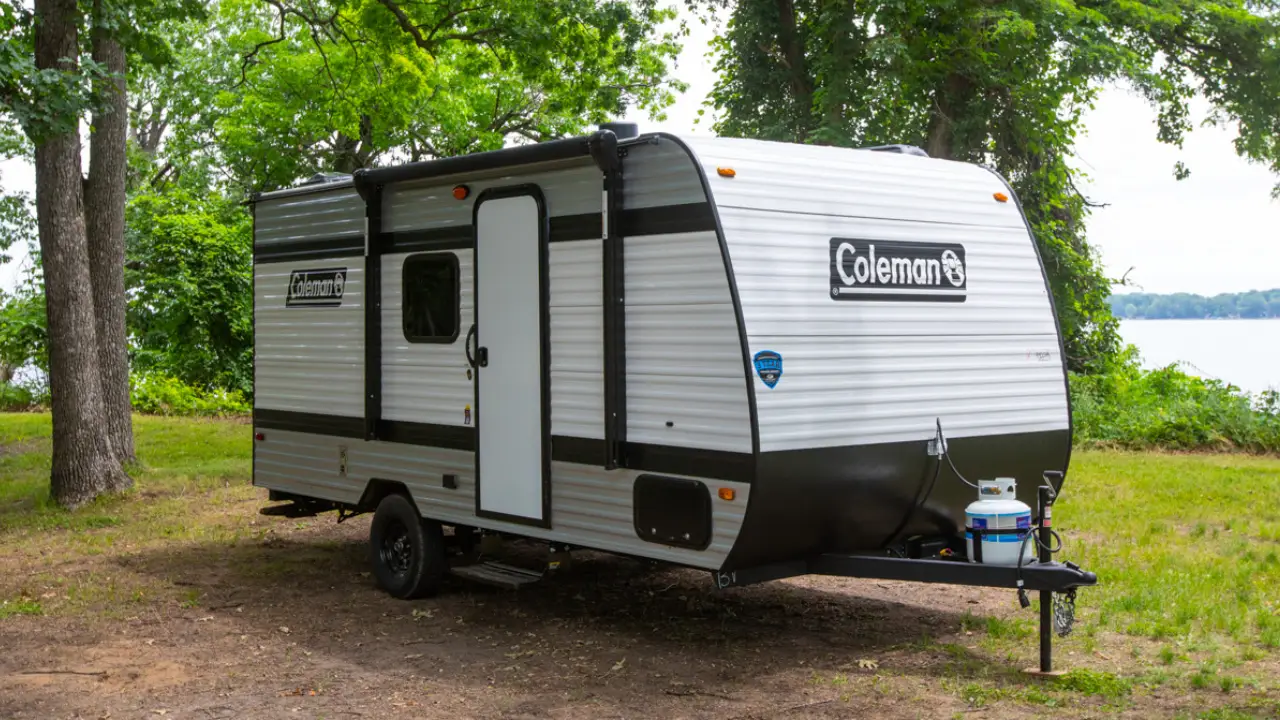 ROULOTTES Lévesque présente le TOP 4 DES MEILLEURES ROULOTTES LÉGÈRES.