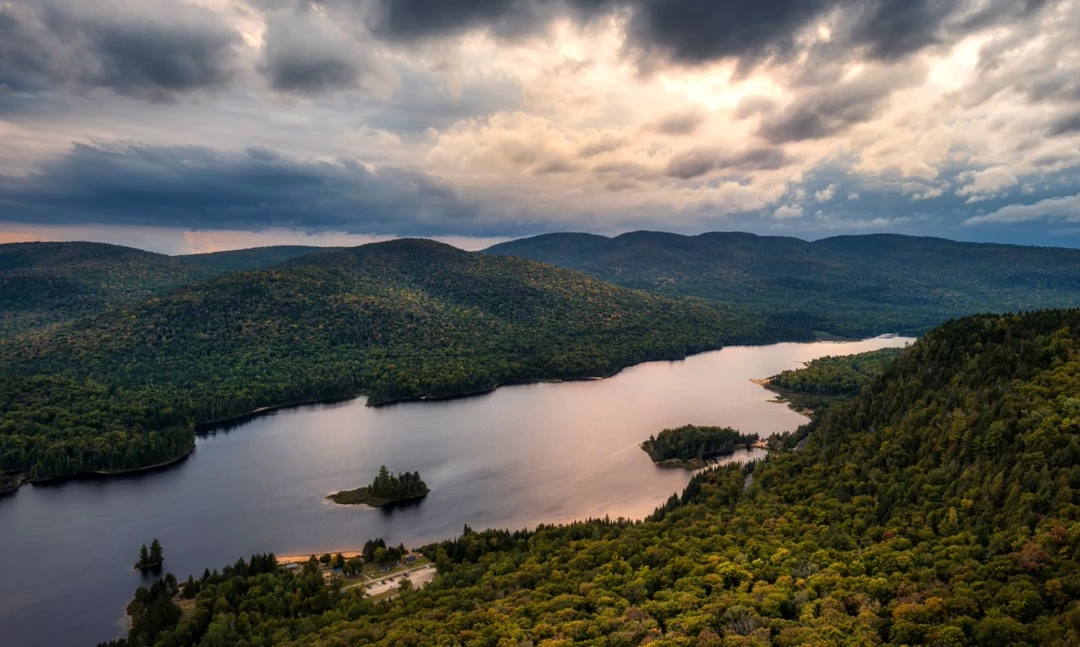 Campings près des lacs et forêts au Québec