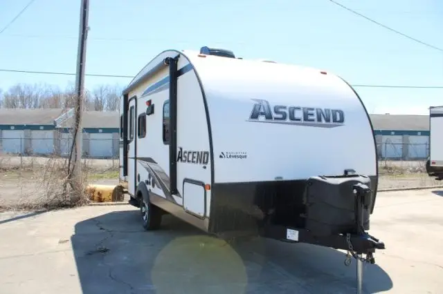 LS-AD-2763F Occasion Evergreen RV Ascend 171RD 2013 a vendre1