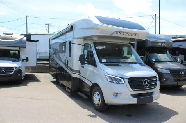 LS-J-3875C Neuf Entegra Coach Qwest 25M 2026 a vendre1