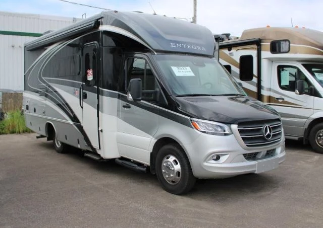 Entegra Coach Qwest 24R