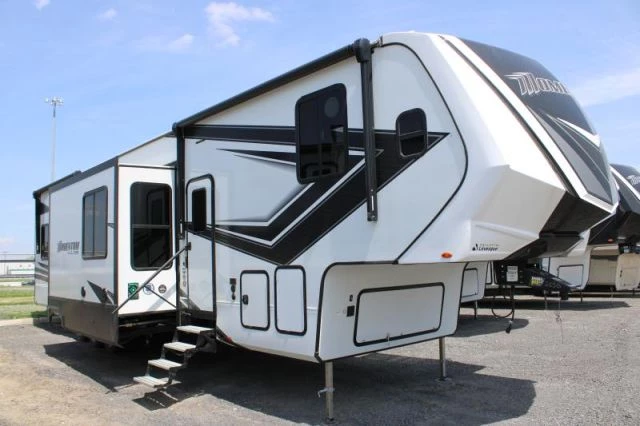 LS-D-2493FC Neuf Grand Design Momentum G Class 415G Graphite 2024 a vendre1