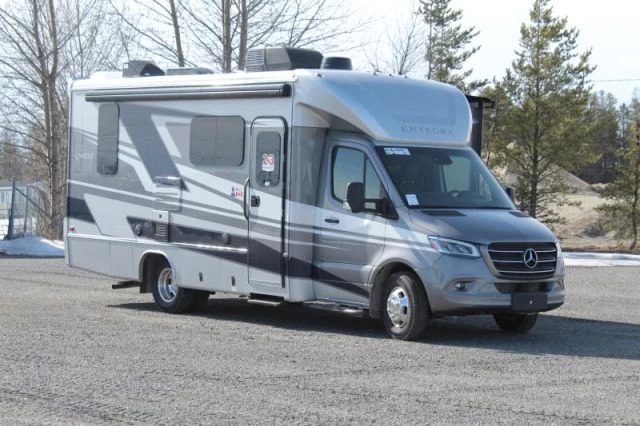 LS-J-3774C Neuf Entegra Coach Qwest 24L 2025 a vendre1