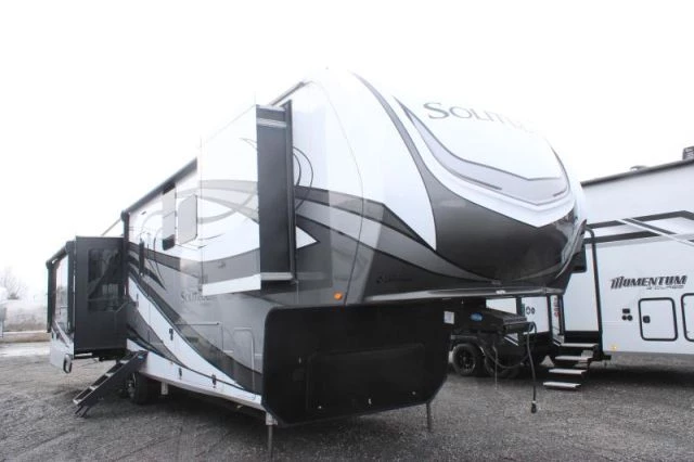 LS-D-2328F Neuf Grand Design Solitude 373FB 2023 a vendre1