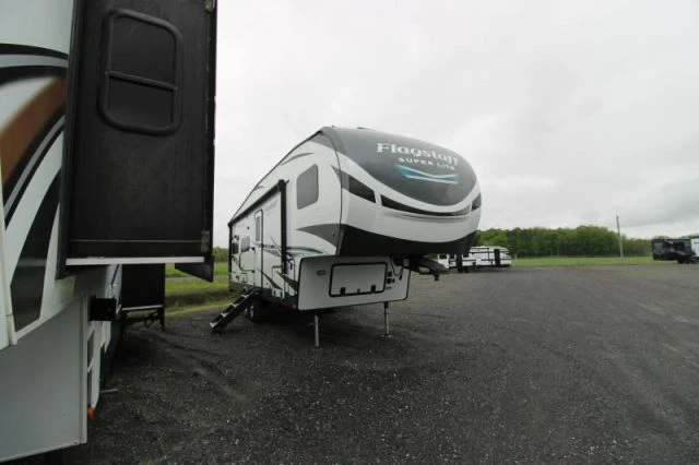 LS-AK-2685F Occasion Forest River Flagstaff 528RKS 2022 a vendre1