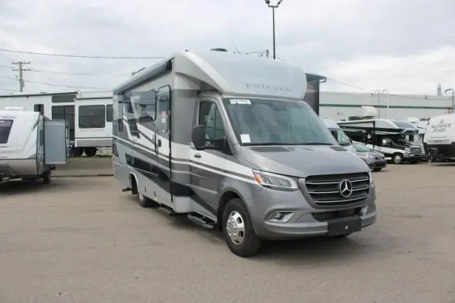 LS-J-3774C Neuf Entegra Coach Qwest 24L 2025 a vendre1