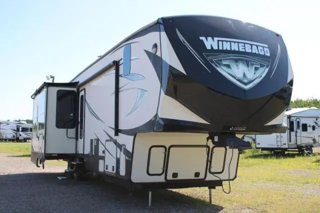 LS-BT-0142F Occasion Winnebago Winnebago 39FB 2017 a vendre1