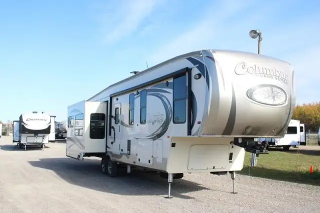 LS-BJ-3762 Occasion Palomino Columbus 377MB 2017 a vendre1