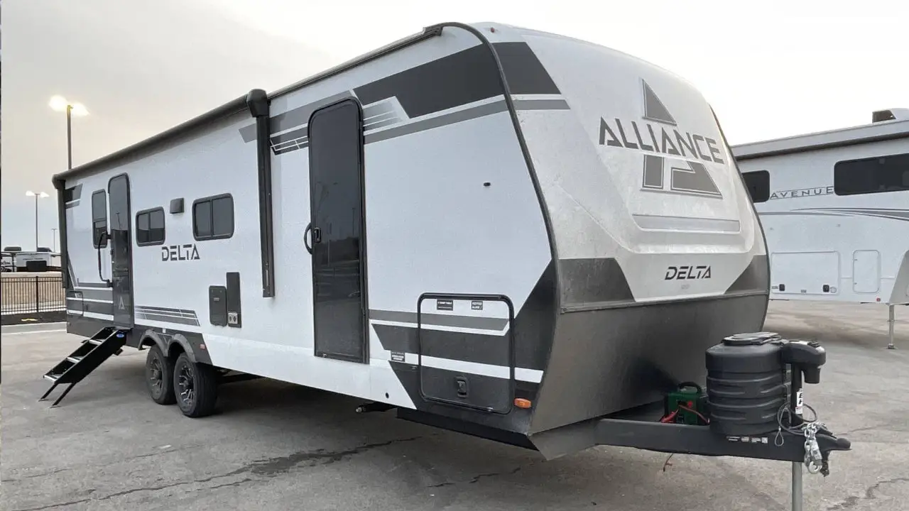 vue latérale avant d'une roulotte Delta 291BH de Alliance
