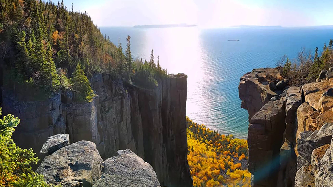 vue d'un grand ravin au parc provincial Sleep Giant