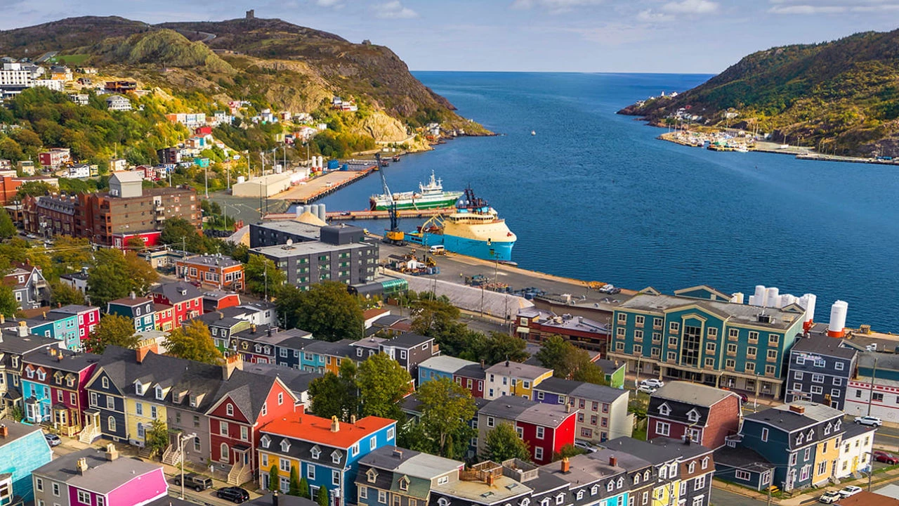 Vue aérienne d'un petit quartier à St-John
