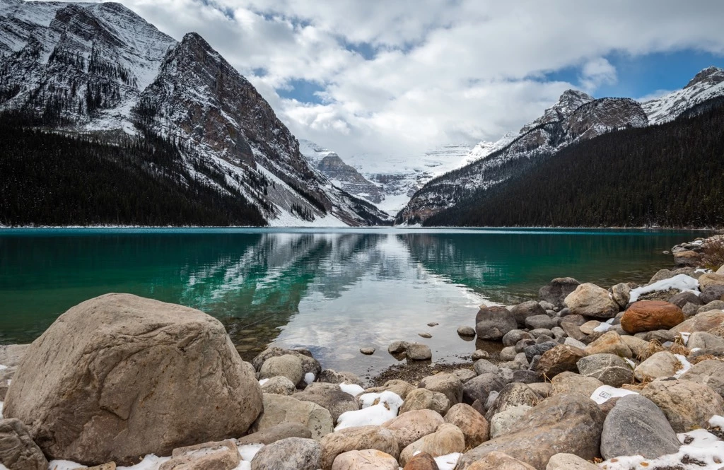 Le lake Louise situé en Alberta au Canada avec une moyenne de température de -1°