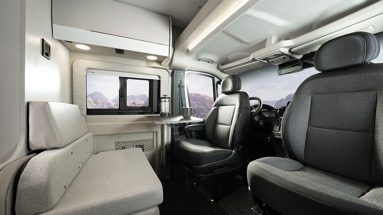 Vue intérieur compact de la roulotte Jayco Swift 2026