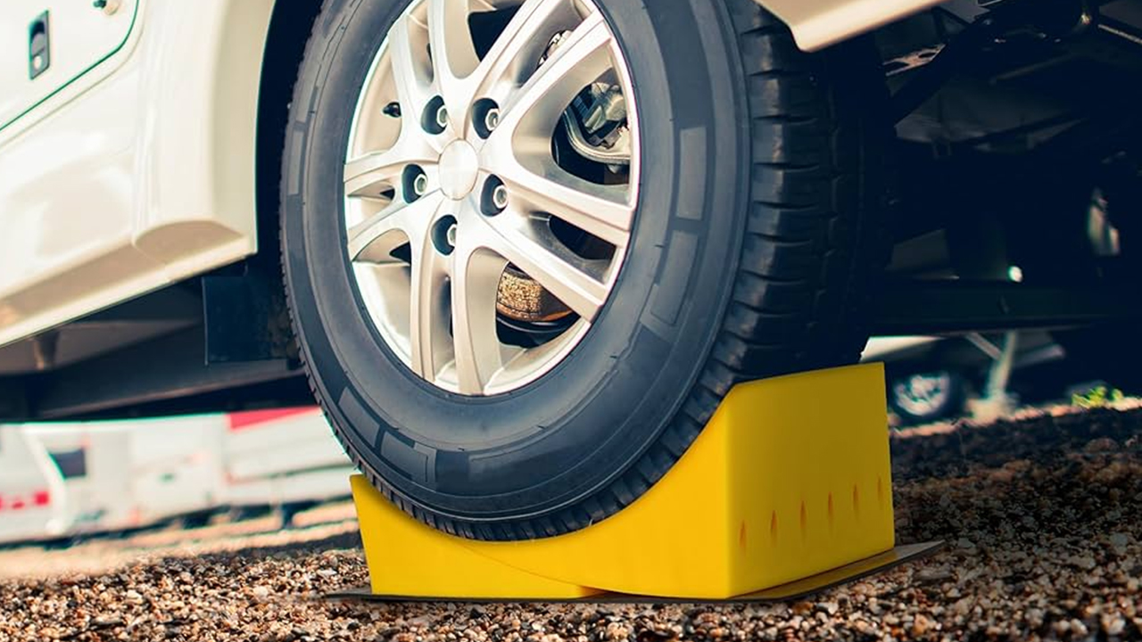 Vue d'une roue d'une roulotte sur blocs de nivellement